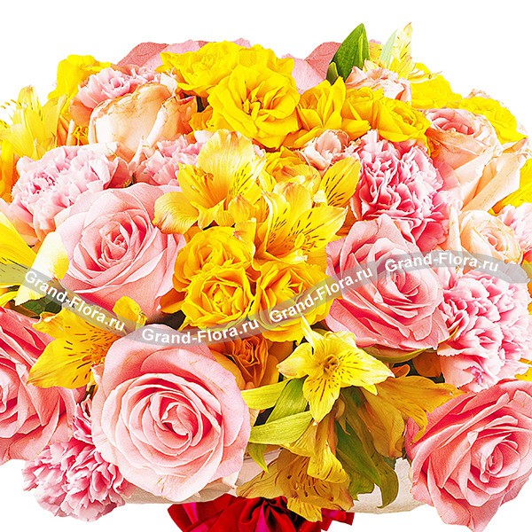 Кустовые жёлтые и розовые розы - Тепло романтики