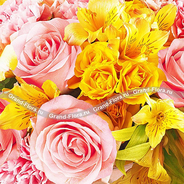 Кустовые жёлтые и розовые розы - Тепло романтики